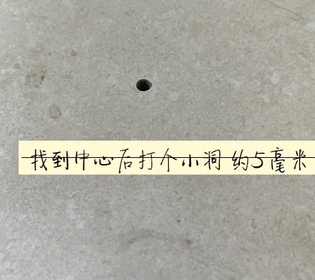 石棉瓷砖空鼓维修公司专业解答在瓷砖铺贴过程中，如果砂料搅拌不均匀，将会带来以下问题